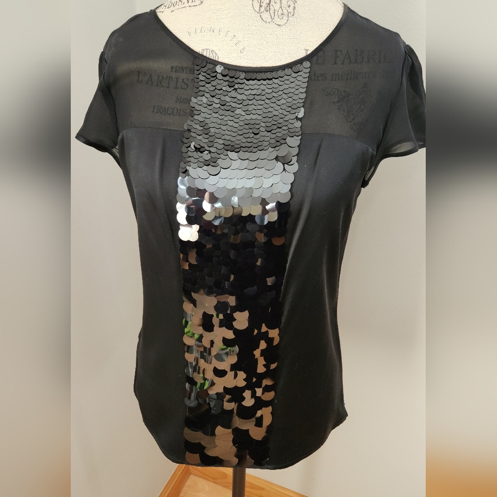 ANN TAYLOR women's short sleeve sequins   black top in size 4